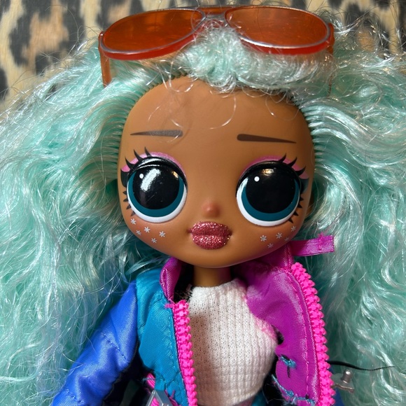 Lol OMG Icy Gurl Doll, Haircut, with tot and extra accessories - Picture 2 of 6
